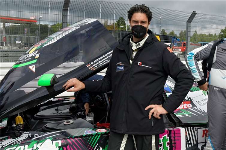 Maik Rönnefarth vor dem Start mit dem KTM X-Bow GT4. Foto: BURG