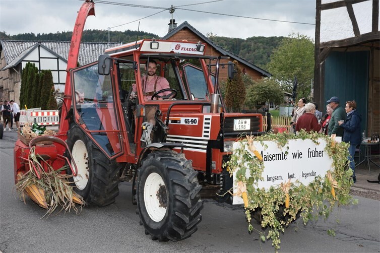 Oktoberfest und Trachtenumzug in Insul mit Musik und viel Gaudi