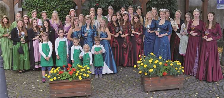 Majestäten aus 15 verschiedenen Weinorten zwischen Bremm und Koblenz-Lay besuchten das 11. Winzerhoffest in Pommern.TT