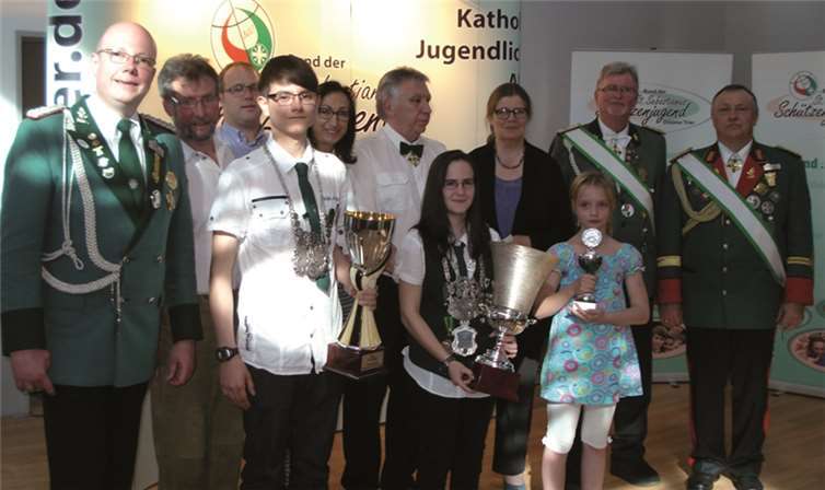 Majestäten und Ehrengäste beim Diözesanjungschützentag 2014.privat