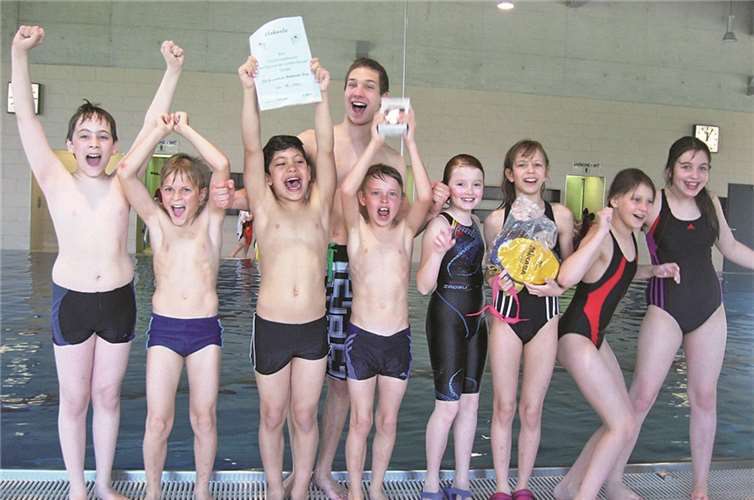 Maksim Markovic, Hendrik Adler, Kaan Sarzep, Adrian Missenger, Jana Krämer, Anastasia Dino, Fanny Faust und Sophia Wegmann (v.l.). Privat