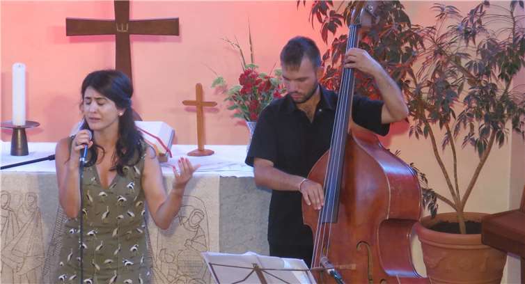 Mal zart, ängstlich und zerbrechlich – dann wieder energisch und dominant: Cigdem Aslan wurde stets von ihren Musikern getragen.