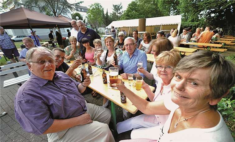 Mal zusammensitzen, gute Musik hören und dabei gepflegt ein Glas Wein oder Kölsch trinken - es braucht nicht viel, um einen gemütlichen Nachmittag oder Abend zu verbringen. FIX