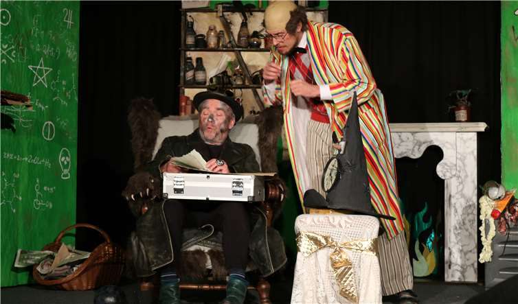 Maledictus Made setzt dem Zauberereine Frist am Silvesterabend.