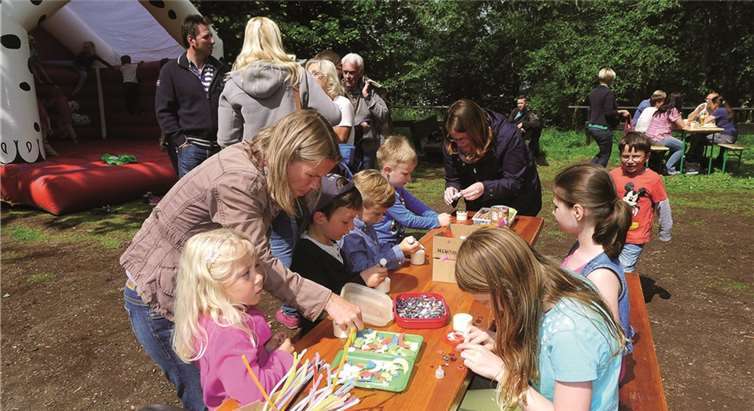 Malen und Basteln ist angesagt beim bunten Spielenachmittag.Günther Mallmann