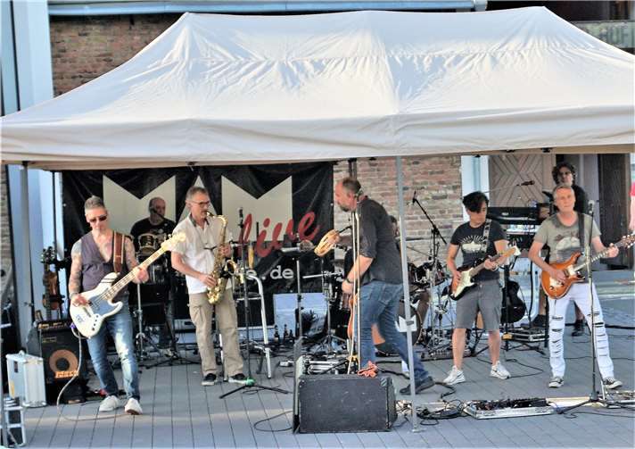 Mam rockte als 2. Band in diesem Jahr auf dem Himmeroder Wall.Fotos: EICH