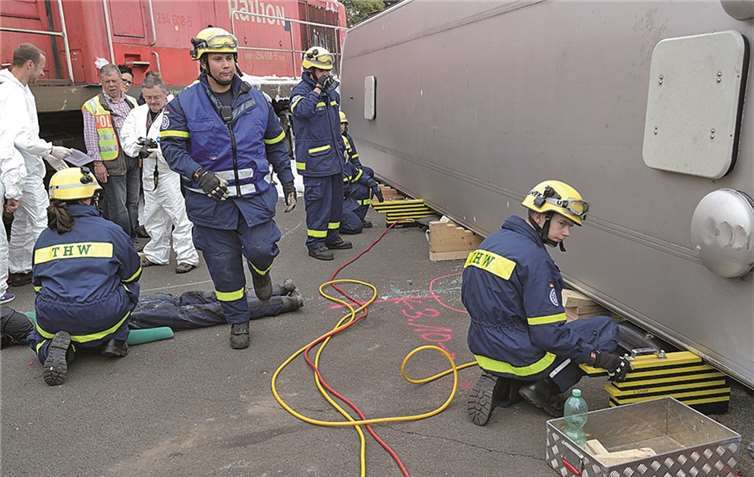 Man arbeitete Hand in Hand.