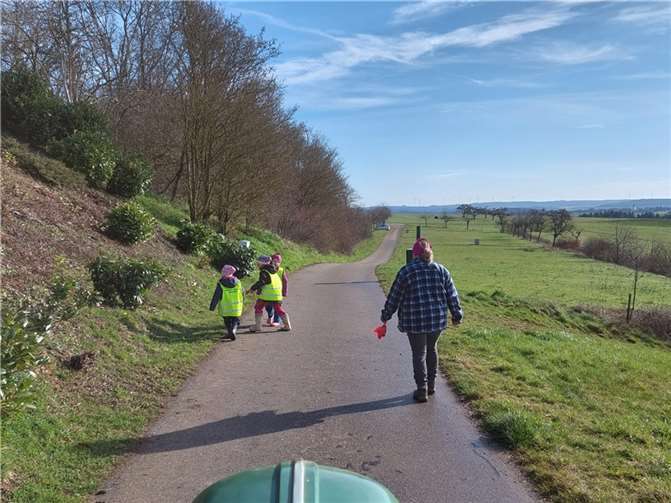 Man begann mit der Säuberung entlang den bekannten Wanderwegen und der L205. Ebenso wurden die Schutzhütten gesäubert und die Dächer und Regenrinnen vom Laub und Schmutz des Winters befreit.