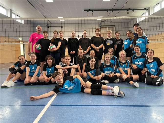 Man einigte sich auf den Turniermodus, jeweils ein Satz bis 25. Fotos: privat