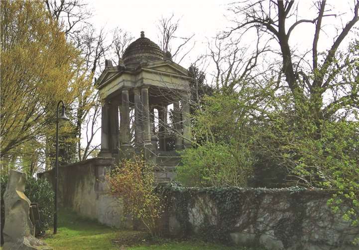Man geht oder fährt daran vorbei. Der Anblick wird zur Gewohnheit und man nimmt das zum Teil von hohen Bäumen verdeckte Bauwerk kaum mehr wahr. Alle Informationen zum Mausoleum in Bassenheim erfährt man vom Heimatverein Bassenheim. Foto: privat