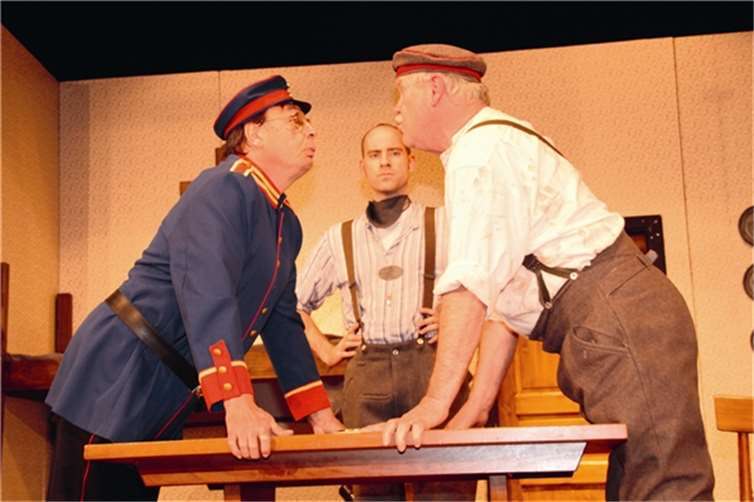 Man ist sich nicht immer einig, und das zeigt man auch in Taten: Hasenbein (Alfred Urwer), Gerd (Guido Kirst) und Hannes (Hans-Rudolf Schlich).