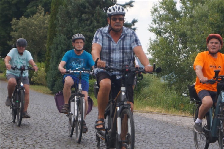 Manchmal führt die Tour auch über altes Kopfsteinpflaster.