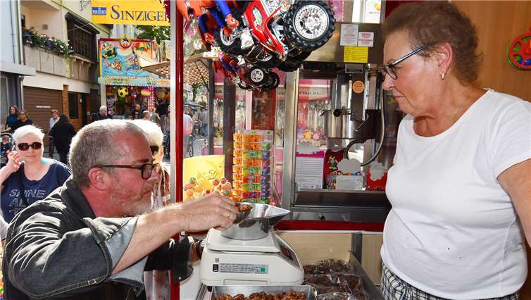 Mandeln nach Schätzung „abwiegen“ war eine spannende Disziplin.