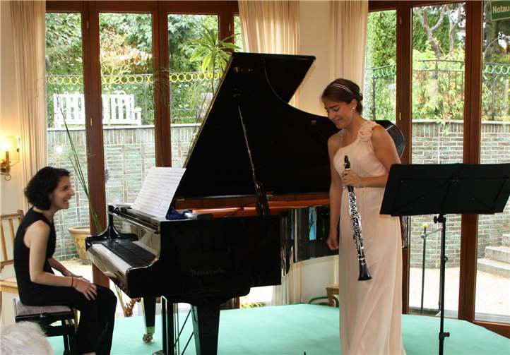 Perfekte musikalische Balance Mane Davtyan (l.) und Lina Neuloh hatten ein ebenso anspruchsvolles wie abwechslungsreiches Programm zusammengestellt. privat