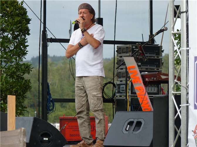 We came for you – wir sind für euch da Manfred Düllberg sang es auf kölsch.