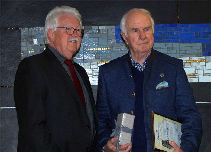 Manfred Hennrichs (r.) übte mehr als 31 Jahre das Amt des 1. Vorsitzenden des MGV „Eintracht“ 1874 Weißenthurm e.V. aus.