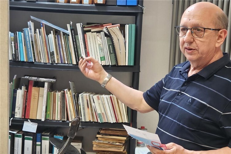 Manfred Maur erklärt die Entwicklung des Druckes und den Boston Tigel