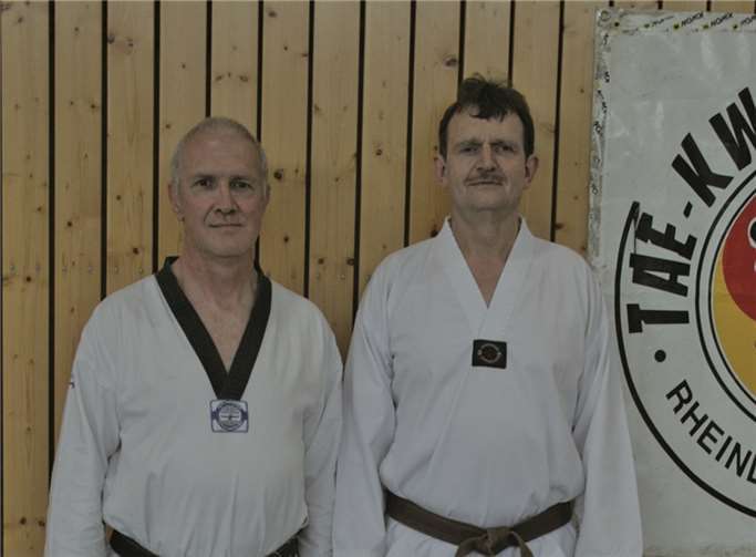 Manfred Müller (links) und Ralf Ittermann nahmen erfolgreich an der Landes-Dan-Prüfung in Bingen teil.privat