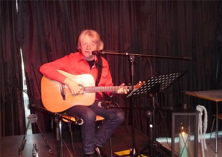 Manfred Pohlmann auf der Bühne. privat