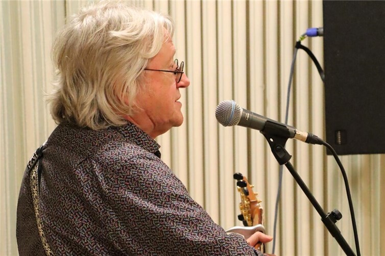 Manfred Pohlmann sang die Moorsoldaten.