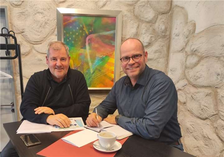 Manfred Sattler (links) und Frank Klapperich (rechts) beim gemeinsamen Austausch.Foto: SPD Brohltal