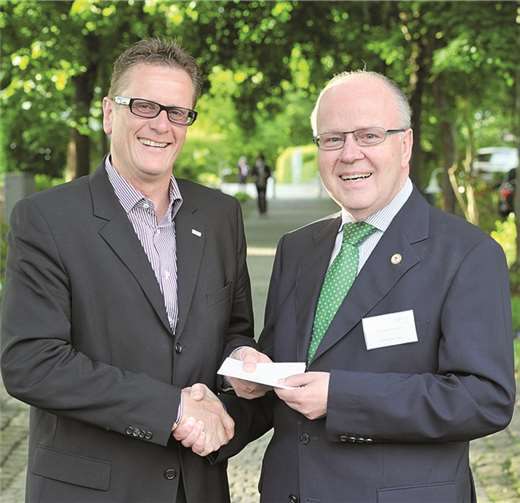 Manfred Schmitz, Geschäftsführer der Cofely Deutschland GmbH, und Gerhard Becker, Tour-Organisator. privat