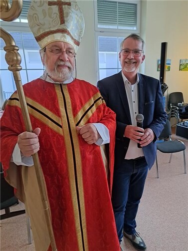 Manfred Wertgen als Nikolaus mit VdK-Vorsitzenden Sven Lefkowitz.  Foto: Alexandra Eidenberg