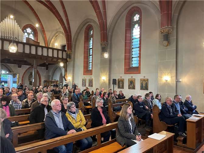 Heppingen nach der Flut: „Alle Träume wurden weggespült Mangels Alternative fand die Infoveranstaltung in der Kirche St. Martin statt.