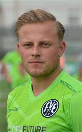 Mann des Tages war Noel Schlesiger, der den entscheidenden Elfmeter souverän verwandelte und den FVE so ins Viertelfinale des Rheinlandpokals schoss.