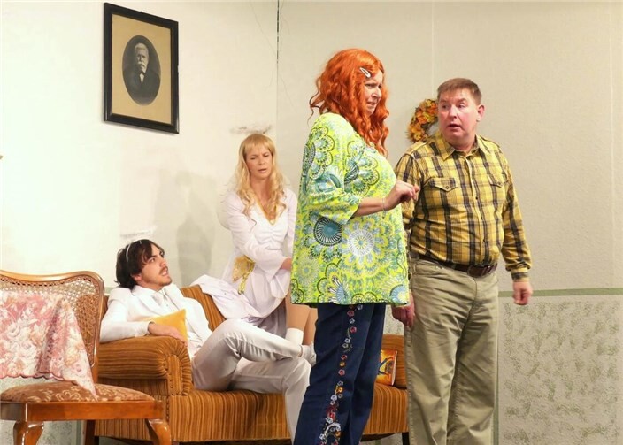 Manni Bühl und Gundula Hornung sind in ihrer Hilflosigkeit gefangen. Auch ihre Schutzengel wissen hier keinen Rat.