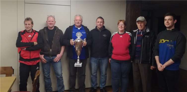 Mannschaft der SGi Raubach: Dietrich Romich, Achim Beer, Dieter Körfer, Sascha Vohl, Nicole Schneider, Martin Backhaus, Tobis Adams.privat