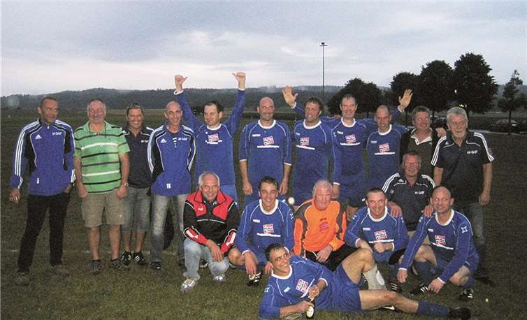 Mannschaft und Funktionsteam freuen sich nach dem Titelgewinn.Privat