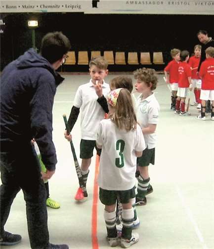 Mannschaftsbetreuer Ainas Weber gibt die Strategie vor. Privat