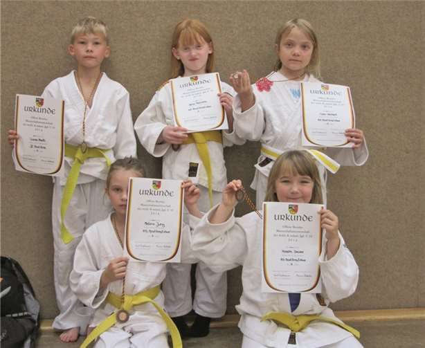 Mannschaftsbild TV Urbar (hinten v.l.n.r.): Lucas Marth, Nina Reiners, Kleo Würkert, (Vorne v.l.n.r.) Melina Jung und Kerstin Deurer. privat