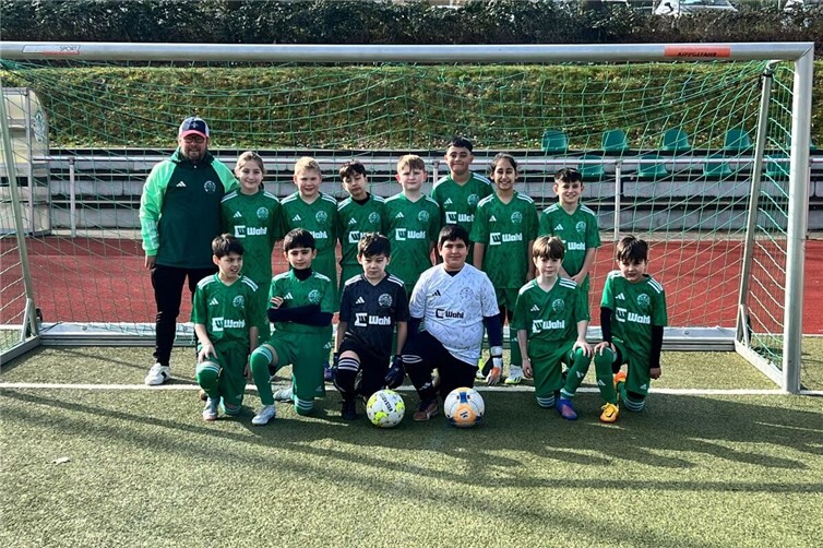 Mannschaftsbild unsere E-Jugend mit Trainer Norman Tischendorf