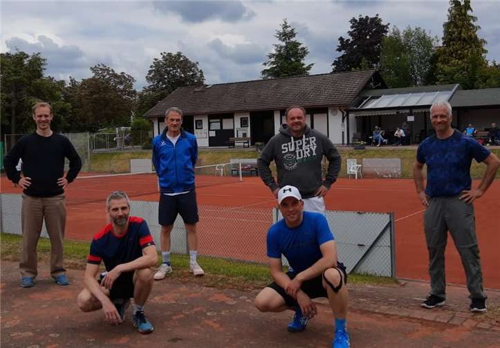 Mannschaftsfoto der 2. Herren 40: mit Abstand geht es…Foto: Privat