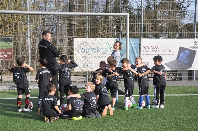 Mannschaftsfoto im neuen Trikot - auch von hinten ein Hingucker
