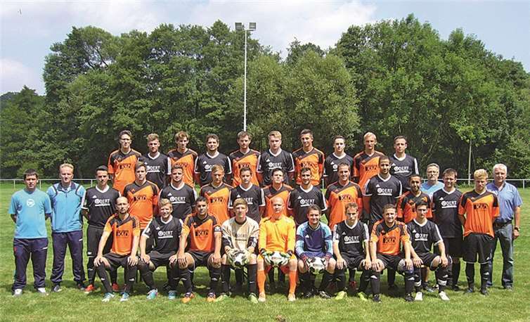 Mannschaftsfoto von erster und zweiter Mannschaft gemeinsam.privat