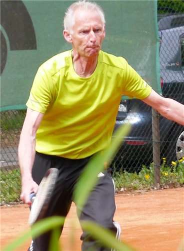 Mannschaftsführer Karl-Peter Jäckle konnte beim Heimspiel der Herren 60A gegen den TC Anhausen einen klaren 6:0 Sieg vermelden. Neben dem Mannschaftsführer waren Ulli Scheyer, Berthold Schwarz und Armin Müller an dem Erfolg beteiligt.