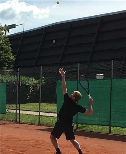 Mannschaftsführer Sebastian Riederauer beim Spiel gegen den TC Bad Bodendorf. Foto: privat