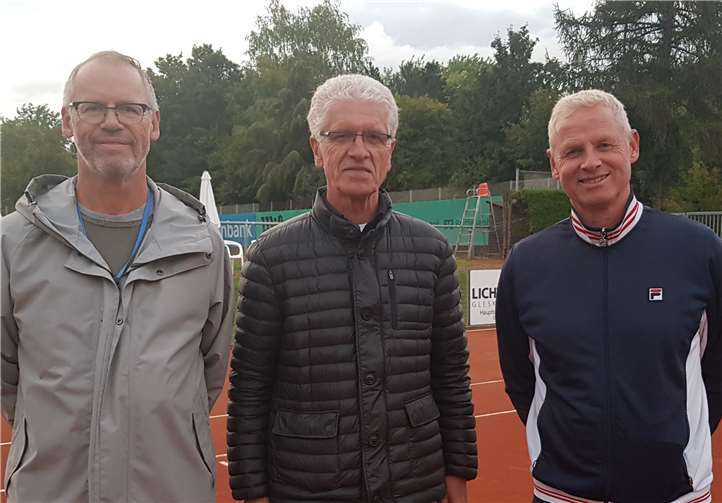 Mannschaftsführer und Tk-Vorsitzender: v.li. Karl Heinz Kremer (TCSpRW Rheinbach), Tk-Vorsitzender Wolf-Ullrich Scherhag, Thomas Gausepohl (THC Münster)