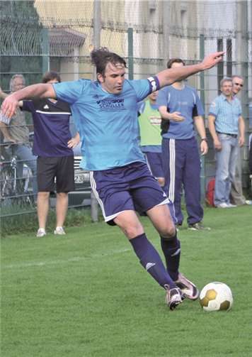 Mannschaftskapitän Dirk Durben schnürte zum Schluss einen Doppelpack zum klaren 7:1-Sieg.