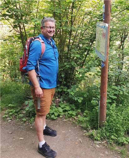 Manuel Andrack auf dem Traumpfädchen. Foto: Michael Schwippert