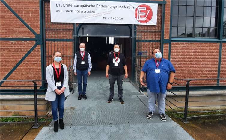 Manuel Eschweiler (rechts) und Daniel Knesic (2.v. rechts) nahmen gemeinsam mit weitere Werkstatträten aus Rheinland-Pfalz an der ersten europäischen Entlohnungskonferenz in Saarbrücken teil.Foto: privat