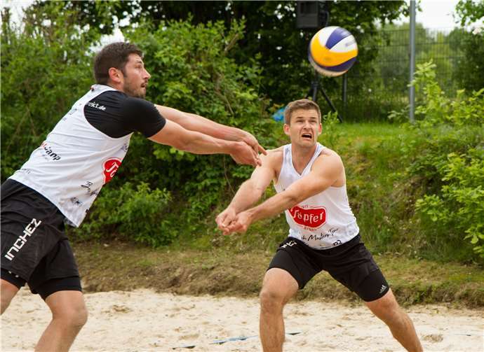 Manuel Lohmann (Mainz) und Alex Krippes (re.) vom heimischen Beach Club sind für die Deutschen Beach-Volleyball Meisterschaften 2020 qualifiziert.Fotos: Verein/Michael Hausen