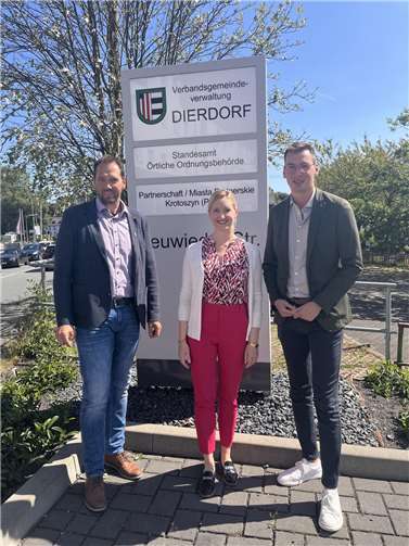 Manuel Seiler, Bürgermeister VG Dierdorf; Kristina Kutting, IHK-Regionalgeschäftsführerin Neuwied; Marcel Böhm, IHK-Regionalbeiratsmitglied Neuwied.  Foto: Verbandsgemeinde Dierdorf