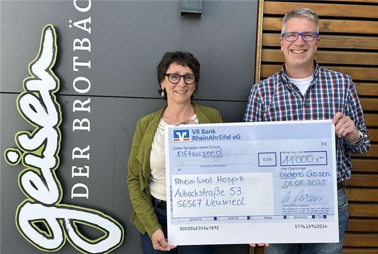 Manuela Götz, die Leiterin des Rhein-Wied, freut sich sehr über die stattliche Spende der Bäckerei Geisen GmbH, die Geschäftsführer Wolfang Geisen Anfang Mai übergeben konnte.Foto: Svenja Frickel