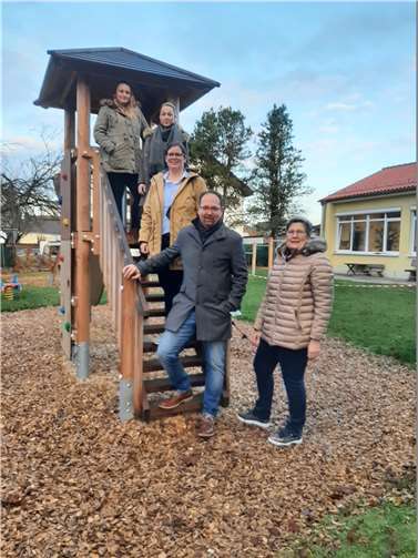 Manuela Hoinke,Saskia Bärmann, Johanna Klein, Dirk Kröger (alle Förderverein), Beate Strerath (Leiterin Kindergarten)´.Foto: privat