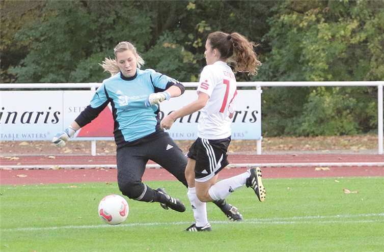 Mara Walther auf dem Weg zum 2:0  Guido Kölzer