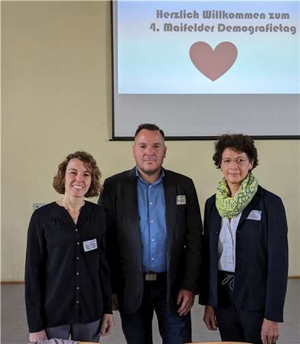 Marc Battenfeld mit zwei fachkundigen Referentinnen . Quelle: VG Maifeld